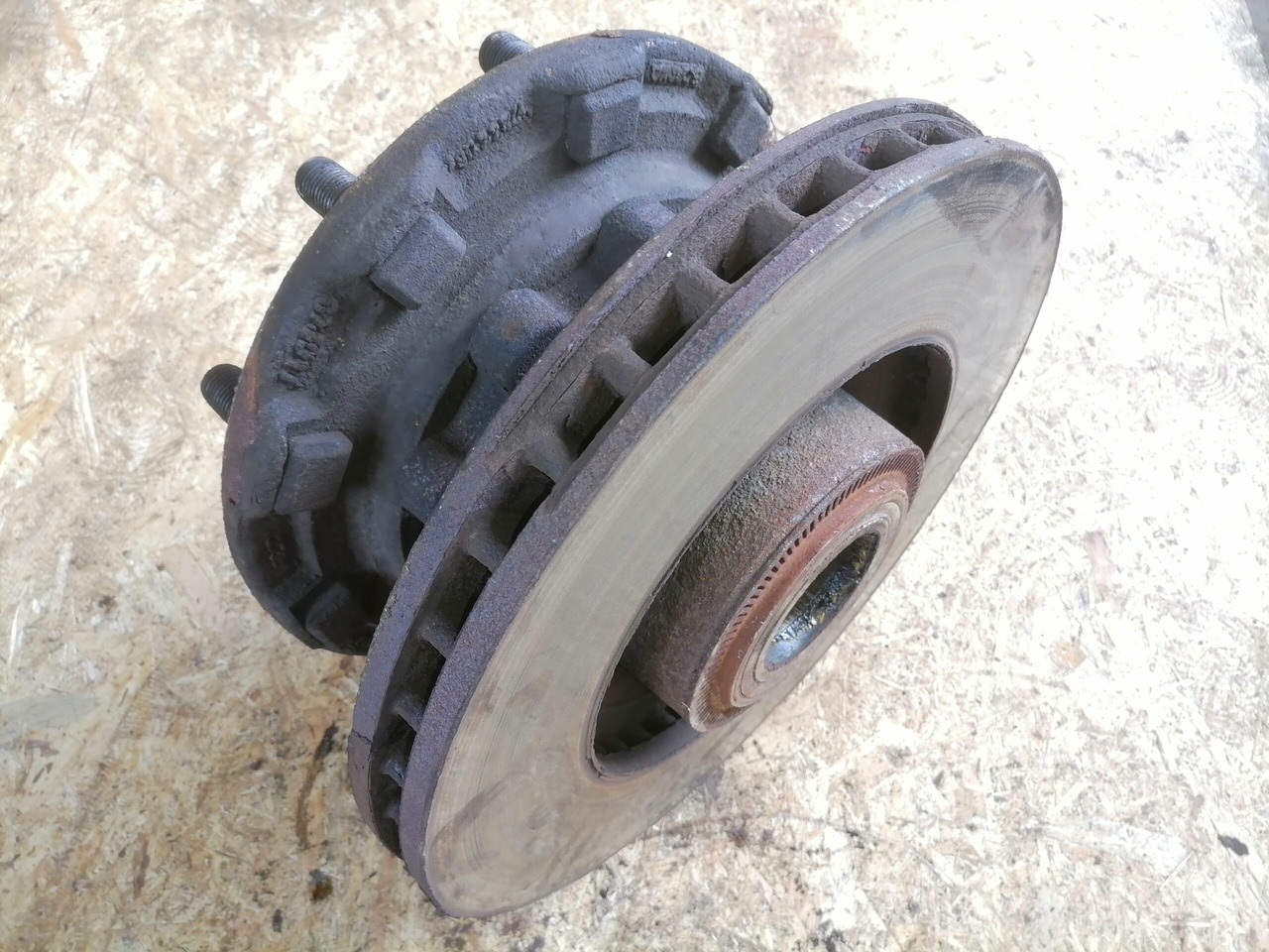 Scania Front hub 1724406 - Rumba - Kravas automašīna: foto 2 Scania Front hub 1724406 - Rumba - Kravas automašīna: foto 2