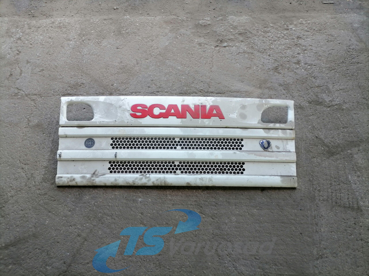 Scania Grille panel 1597571 - Radiatora reste - Kravas automašīna: foto 1 Scania Grille panel 1597571 - Radiatora reste - Kravas automašīna: foto 1