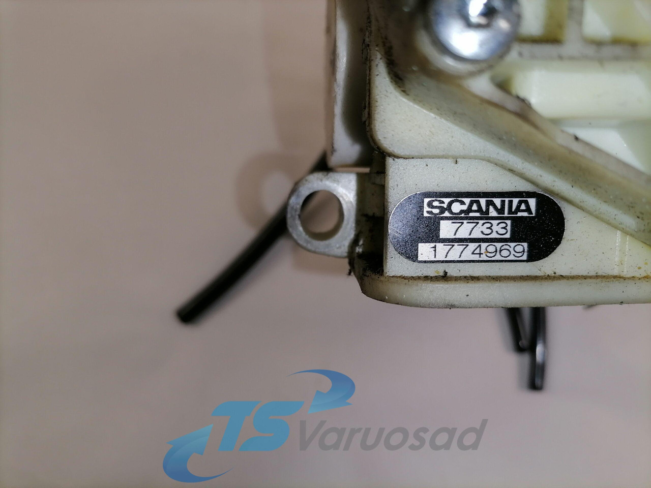 Scania Handbrake control lever 1774969 - Universāla rezerves daļa - Kravas automašīna: foto 2 Scania Handbrake control lever 1774969 - Universāla rezerves daļa - Kravas automašīna: foto 2