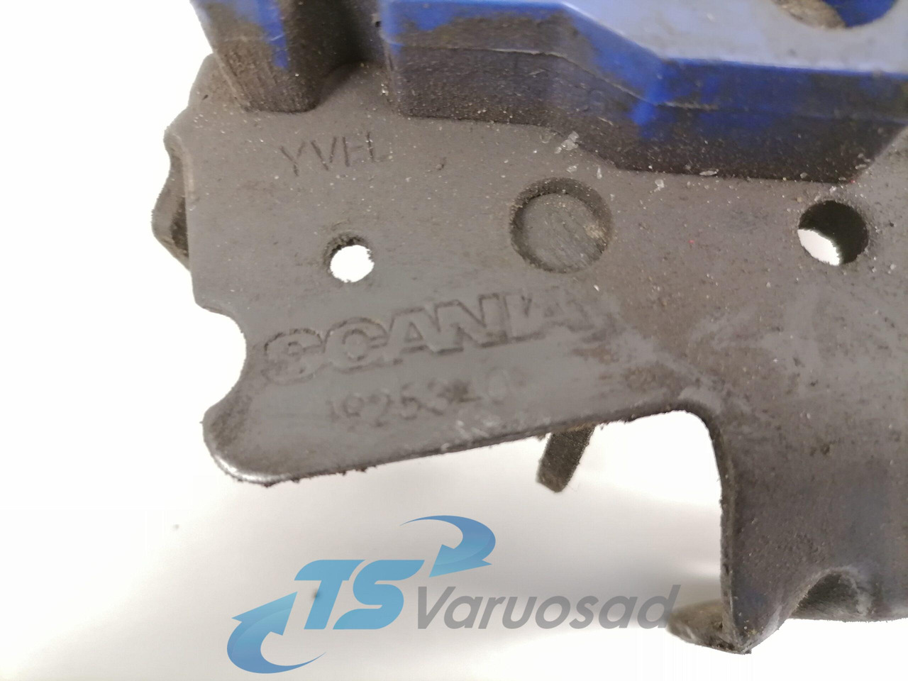 Scania Iluvõre lukk 1925340 - Radiatora reste - Kravas automašīna: foto 2 Scania Iluvõre lukk 1925340 - Radiatora reste - Kravas automašīna: foto 2