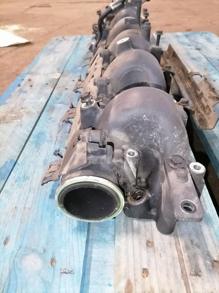 Scania Intake mainfold 2360430 - Ieplūdes kolektors - Kravas automašīna: foto 3 Scania Intake mainfold 2360430 - Ieplūdes kolektors - Kravas automašīna: foto 3