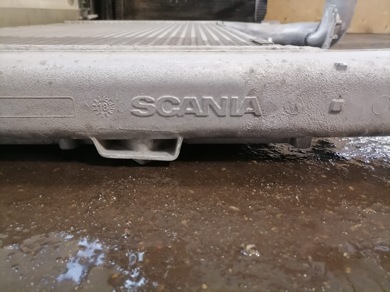 Scania Intercooler radiator 1798808 - Interkūlers - Kravas automašīna: foto 3 Scania Intercooler radiator 1798808 - Interkūlers - Kravas automašīna: foto 3