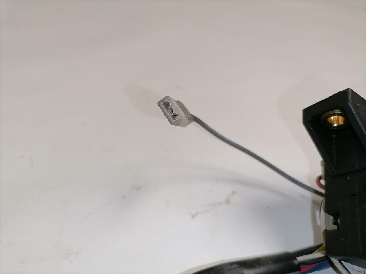 Scania Juhtkang, suunatuled 1402449 - Elektrosistēma - Kravas automašīna: foto 4 Scania Juhtkang, suunatuled 1402449 - Elektrosistēma - Kravas automašīna: foto 4