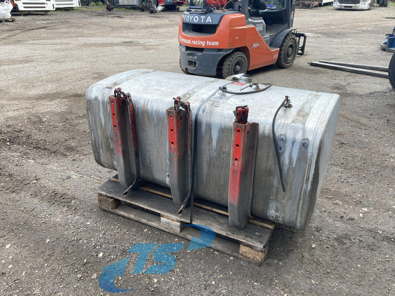 Scania Kütusepaak 600L 1517308 - Degvielas tvertne - Kravas automašīna: foto 3 Scania Kütusepaak 600L 1517308 - Degvielas tvertne - Kravas automašīna: foto 3