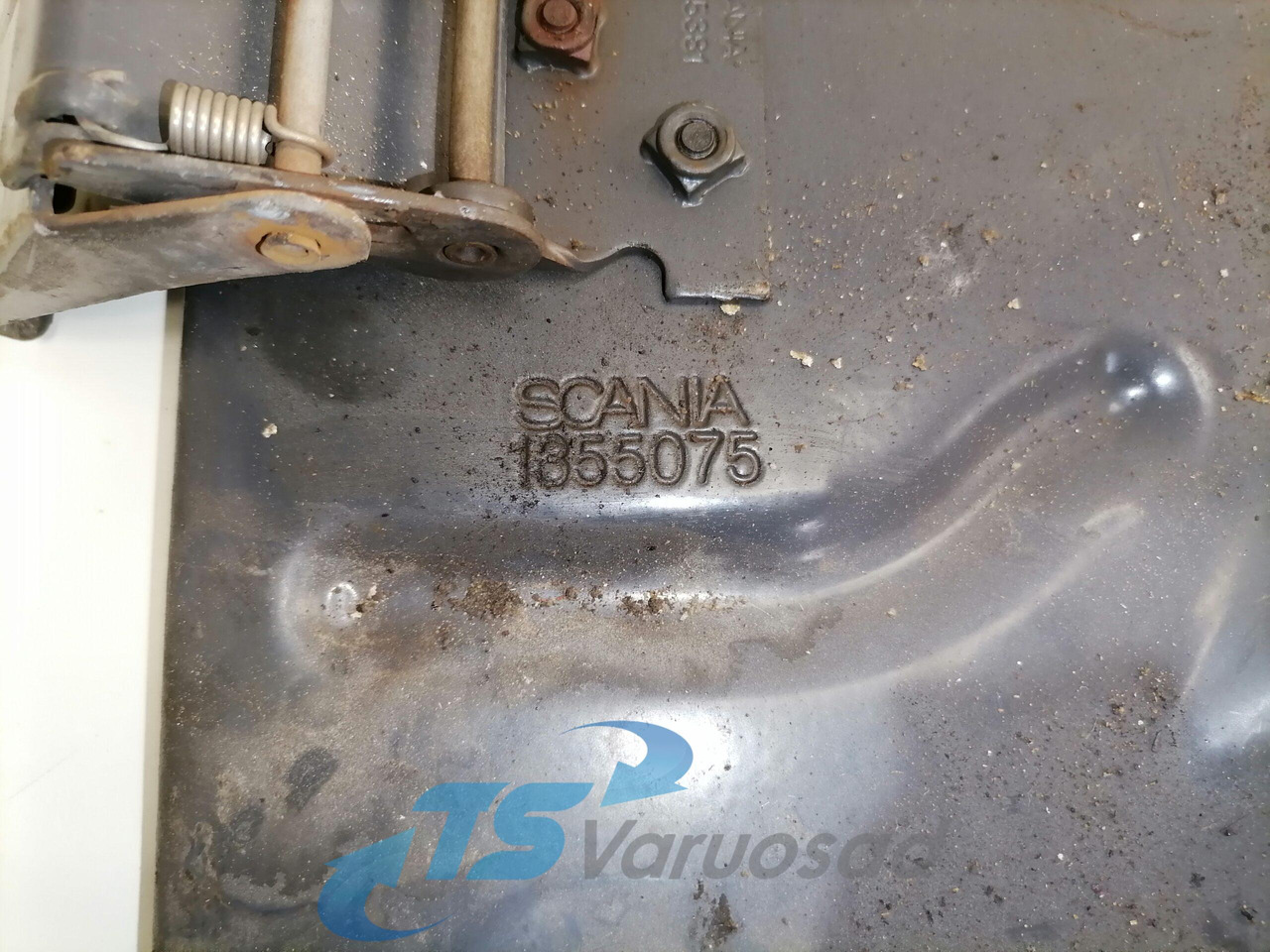 Scania Mudguard bracket 1355075 - Universāla rezerves daļa - Kravas automašīna: foto 4 Scania Mudguard bracket 1355075 - Universāla rezerves daļa - Kravas automašīna: foto 4