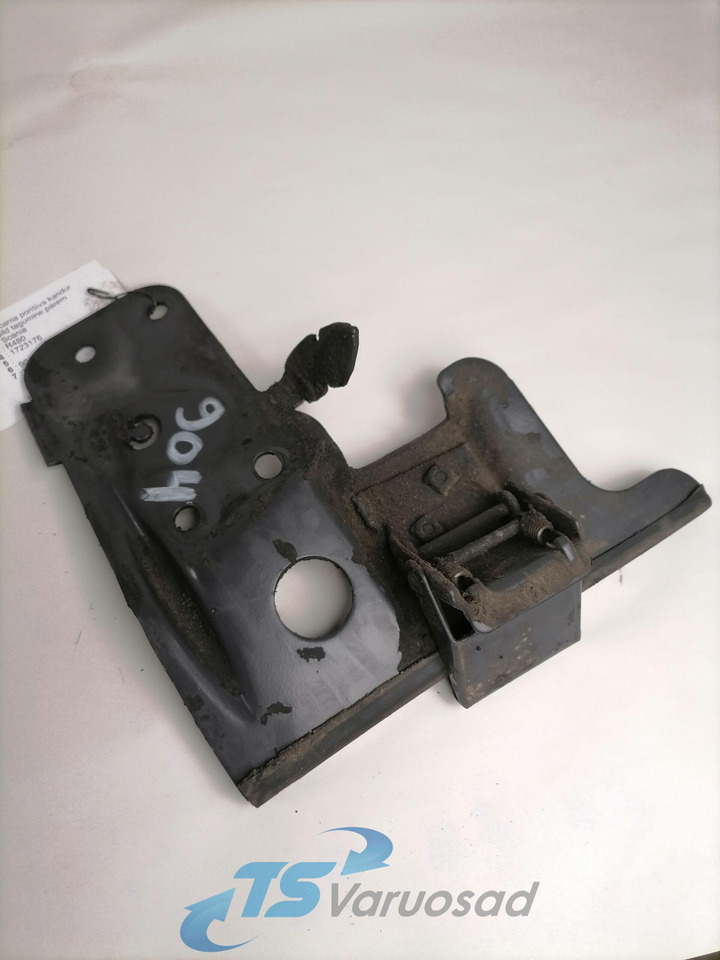 Scania Mudguard bracket 1723176 - Universāla rezerves daļa - Kravas automašīna: foto 1 Scania Mudguard bracket 1723176 - Universāla rezerves daļa - Kravas automašīna: foto 1