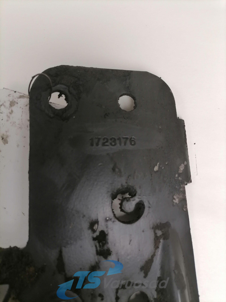Scania Mudguard bracket 1723176 - Universāla rezerves daļa - Kravas automašīna: foto 2 Scania Mudguard bracket 1723176 - Universāla rezerves daļa - Kravas automašīna: foto 2