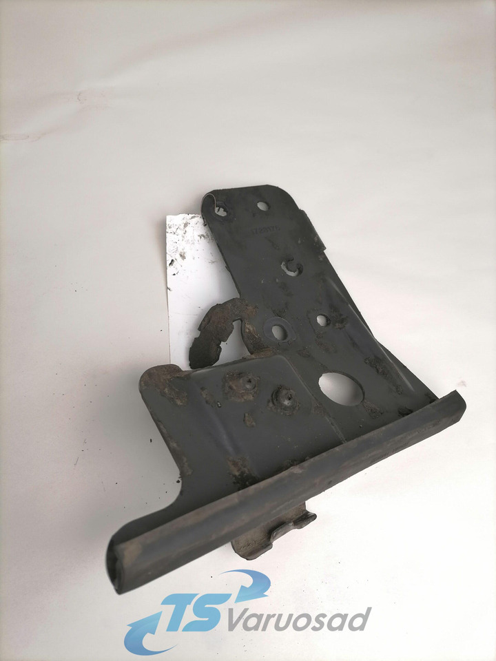 Scania Mudguard bracket 1723176 - Universāla rezerves daļa - Kravas automašīna: foto 3 Scania Mudguard bracket 1723176 - Universāla rezerves daļa - Kravas automašīna: foto 3