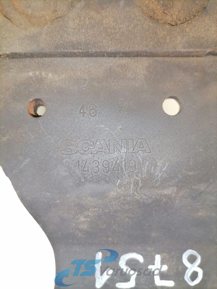 Scania Muffler carrier 1439419 - Trokšņa slāpētājs - Kravas automašīna: foto 4 Scania Muffler carrier 1439419 - Trokšņa slāpētājs - Kravas automašīna: foto 4