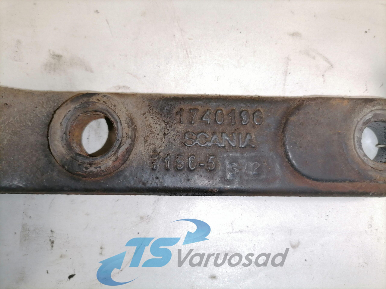 Scania Muffler carrier 1740196 - Trokšņa slāpētājs - Kravas automašīna: foto 2 Scania Muffler carrier 1740196 - Trokšņa slāpētājs - Kravas automašīna: foto 2