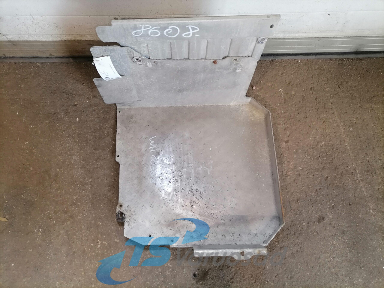 Scania Muffler cover 2191427 - Trokšņa slāpētājs - Kravas automašīna: foto 3 Scania Muffler cover 2191427 - Trokšņa slāpētājs - Kravas automašīna: foto 3