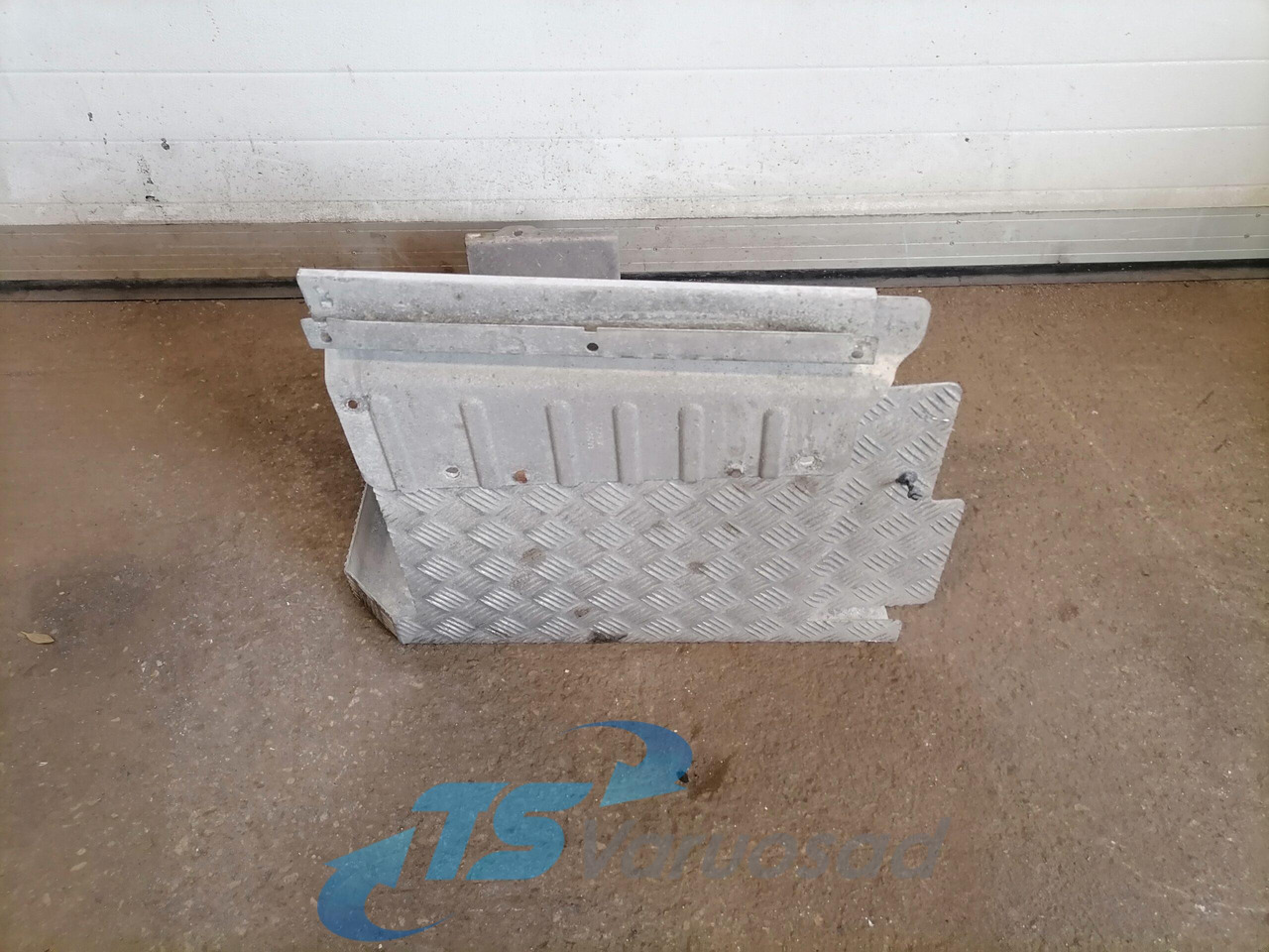 Scania Muffler cover 2191427 - Trokšņa slāpētājs - Kravas automašīna: foto 2 Scania Muffler cover 2191427 - Trokšņa slāpētājs - Kravas automašīna: foto 2