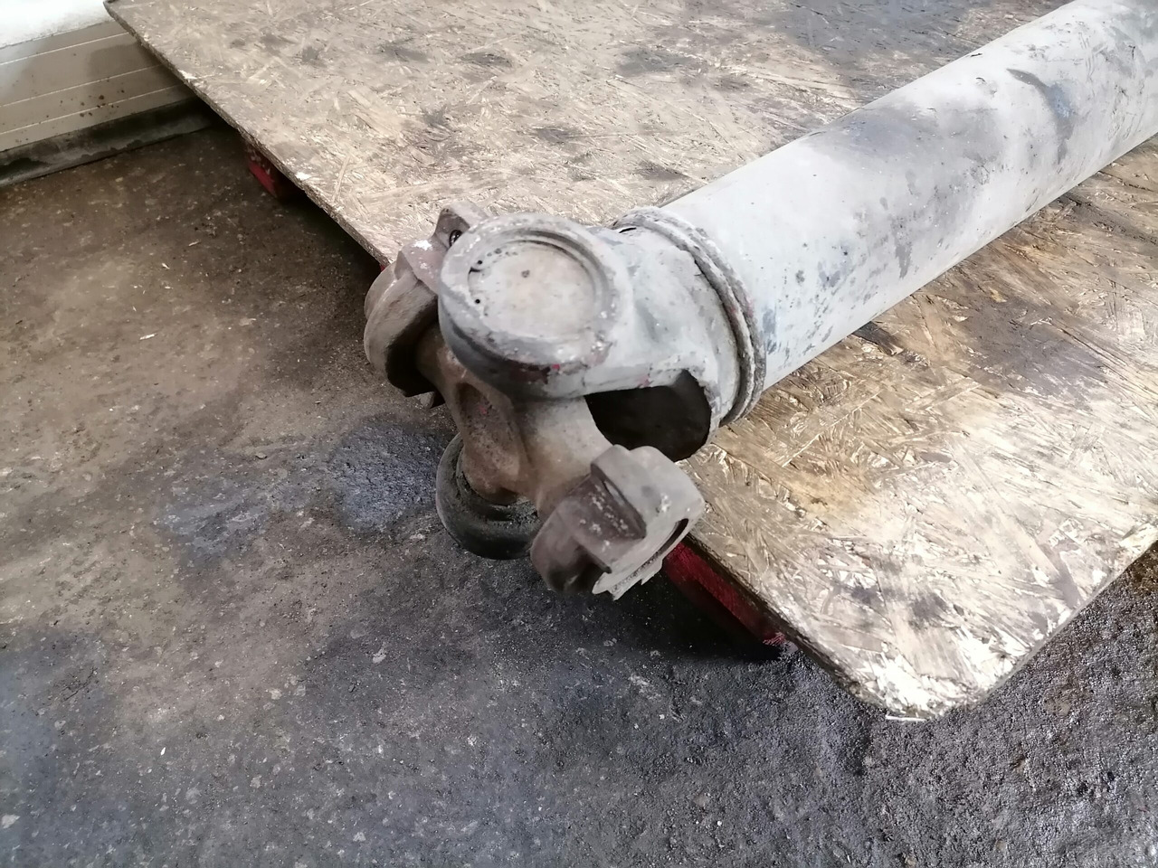 Scania Propeller shaft 1758402 - Kardānvārpsta - Kravas automašīna: foto 4 Scania Propeller shaft 1758402 - Kardānvārpsta - Kravas automašīna: foto 4