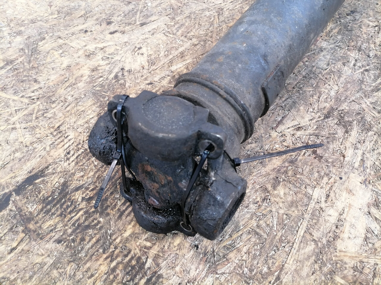 Scania Propeller shaft 1758402 - Kardānvārpsta - Kravas automašīna: foto 5 Scania Propeller shaft 1758402 - Kardānvārpsta - Kravas automašīna: foto 5