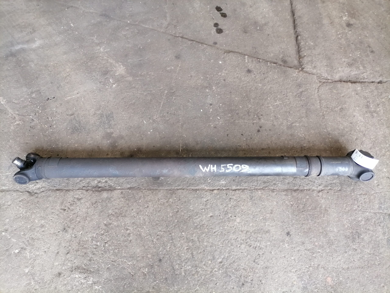 Scania Propeller shaft 1758616 - Kardānvārpsta - Kravas automašīna: foto 2 Scania Propeller shaft 1758616 - Kardānvārpsta - Kravas automašīna: foto 2