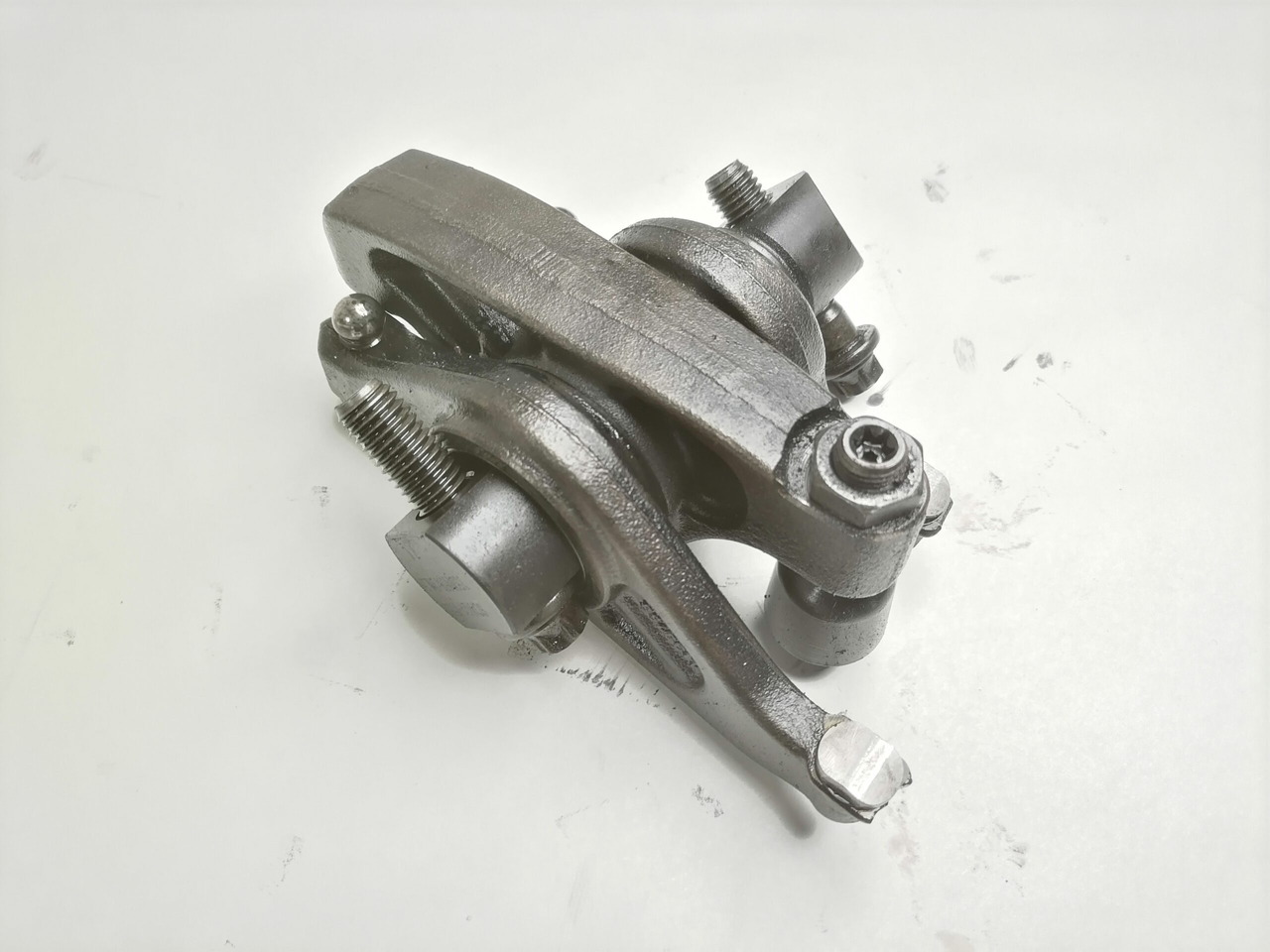 Scania Set of rockers with shaft 1520439 - Universāla rezerves daļa - Kravas automašīna: foto 4 Scania Set of rockers with shaft 1520439 - Universāla rezerves daļa - Kravas automašīna: foto 4