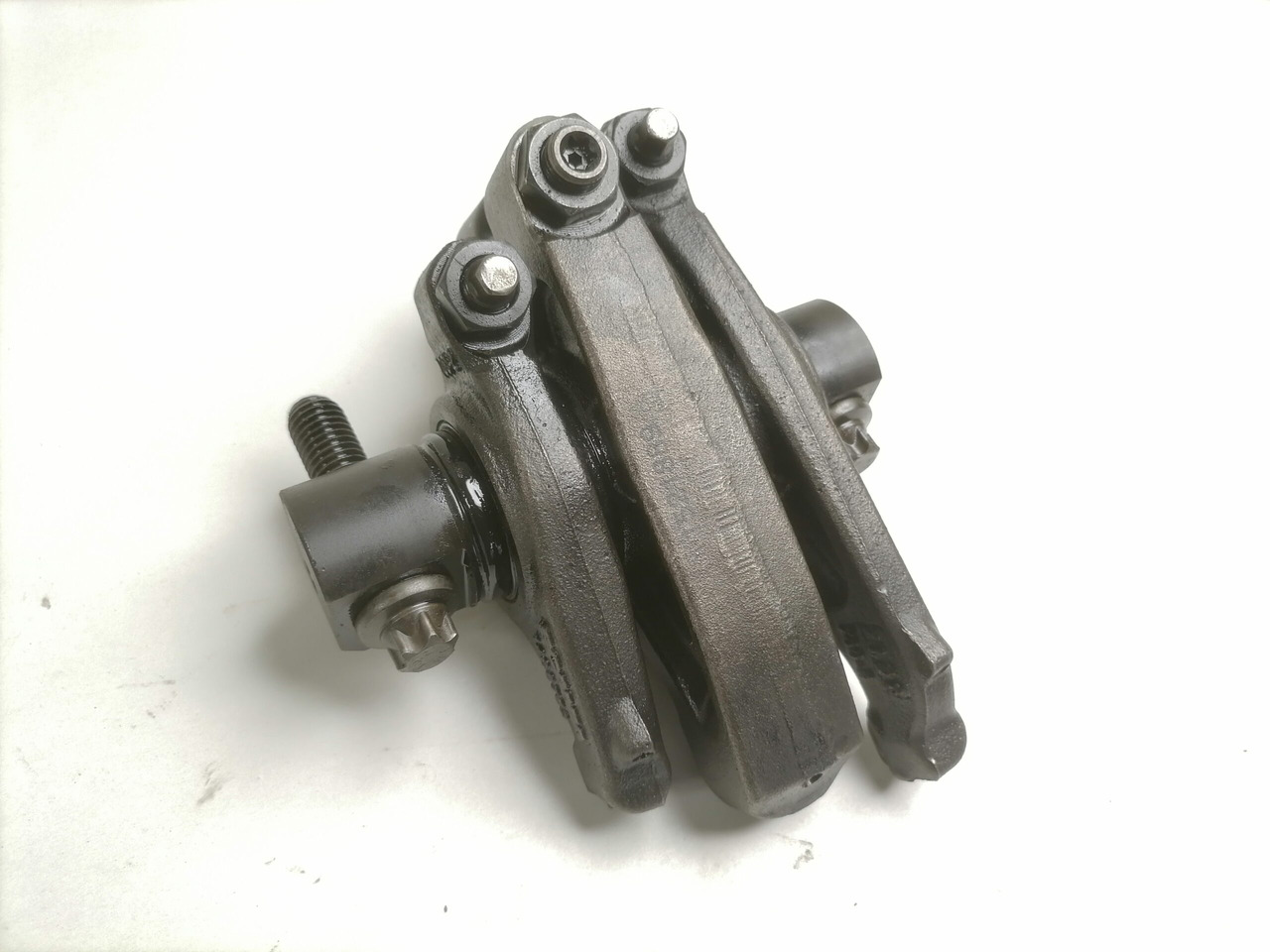 Scania Set of rockers with shaft 1520439 - Universāla rezerves daļa - Kravas automašīna: foto 4 Scania Set of rockers with shaft 1520439 - Universāla rezerves daļa - Kravas automašīna: foto 4