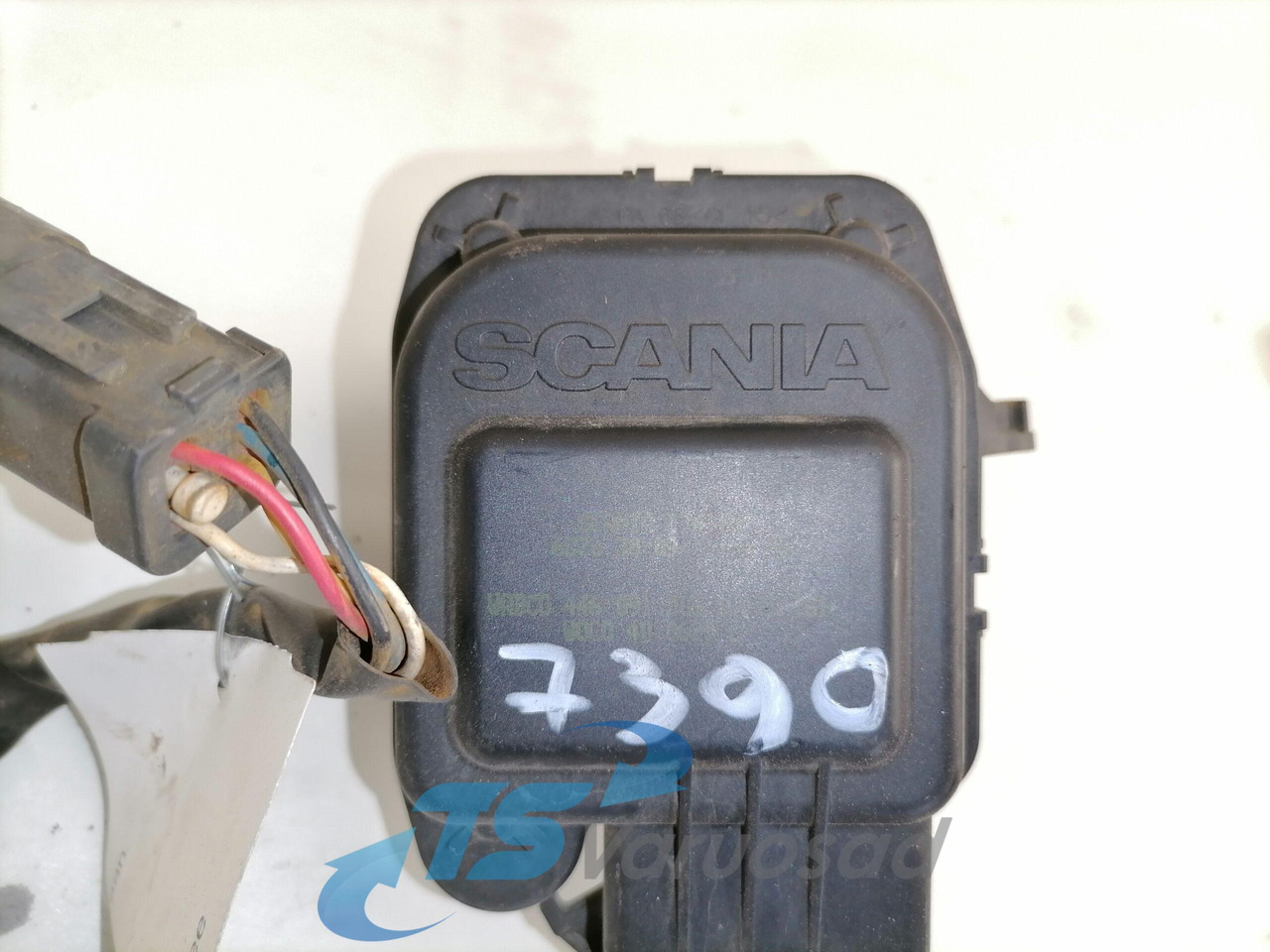 Scania Water valve 1741027 - Apsilde/ Ventilācija - Kravas automašīna: foto 4 Scania Water valve 1741027 - Apsilde/ Ventilācija - Kravas automašīna: foto 4