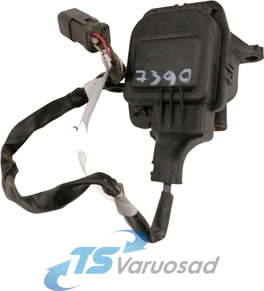 Scania Water valve 1741027 - Apsilde/ Ventilācija - Kravas automašīna: foto 1 Scania Water valve 1741027 - Apsilde/ Ventilācija - Kravas automašīna: foto 1