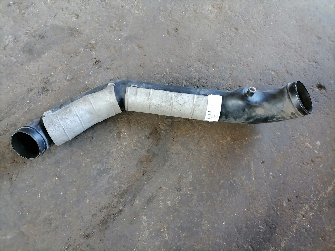 Volvo Air intake 21080323 - Gaisa ieplūdes sistēma - Kravas automašīna: foto 2 Volvo Air intake 21080323 - Gaisa ieplūdes sistēma - Kravas automašīna: foto 2