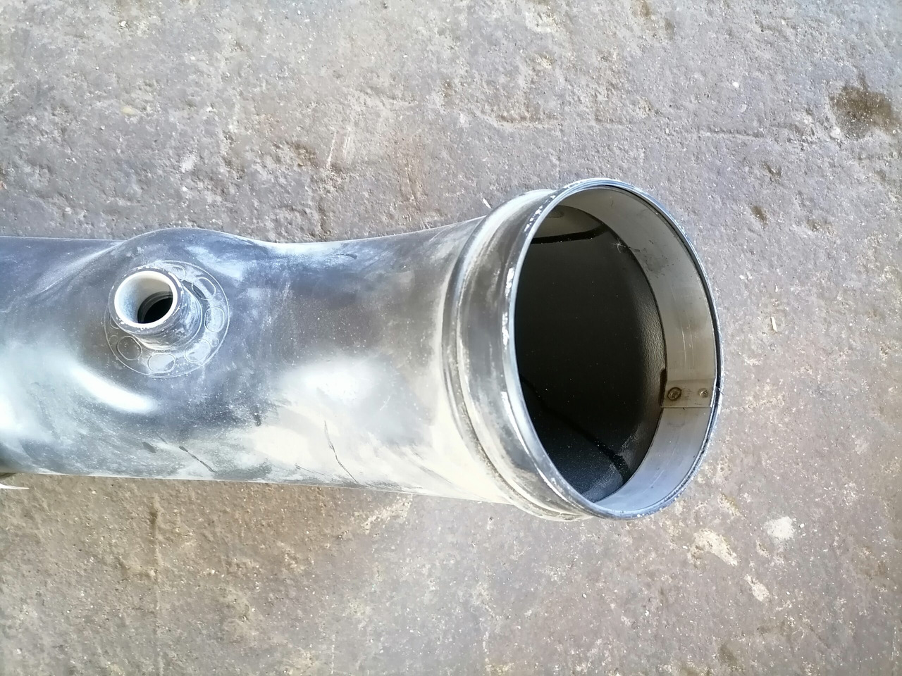 Volvo Air intake 21080323 - Gaisa ieplūdes sistēma - Kravas automašīna: foto 4 Volvo Air intake 21080323 - Gaisa ieplūdes sistēma - Kravas automašīna: foto 4
