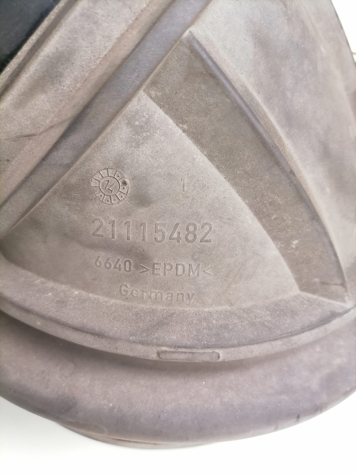 Volvo Air intake 21115482 - Gaisa ieplūdes sistēma - Kravas automašīna: foto 2 Volvo Air intake 21115482 - Gaisa ieplūdes sistēma - Kravas automašīna: foto 2