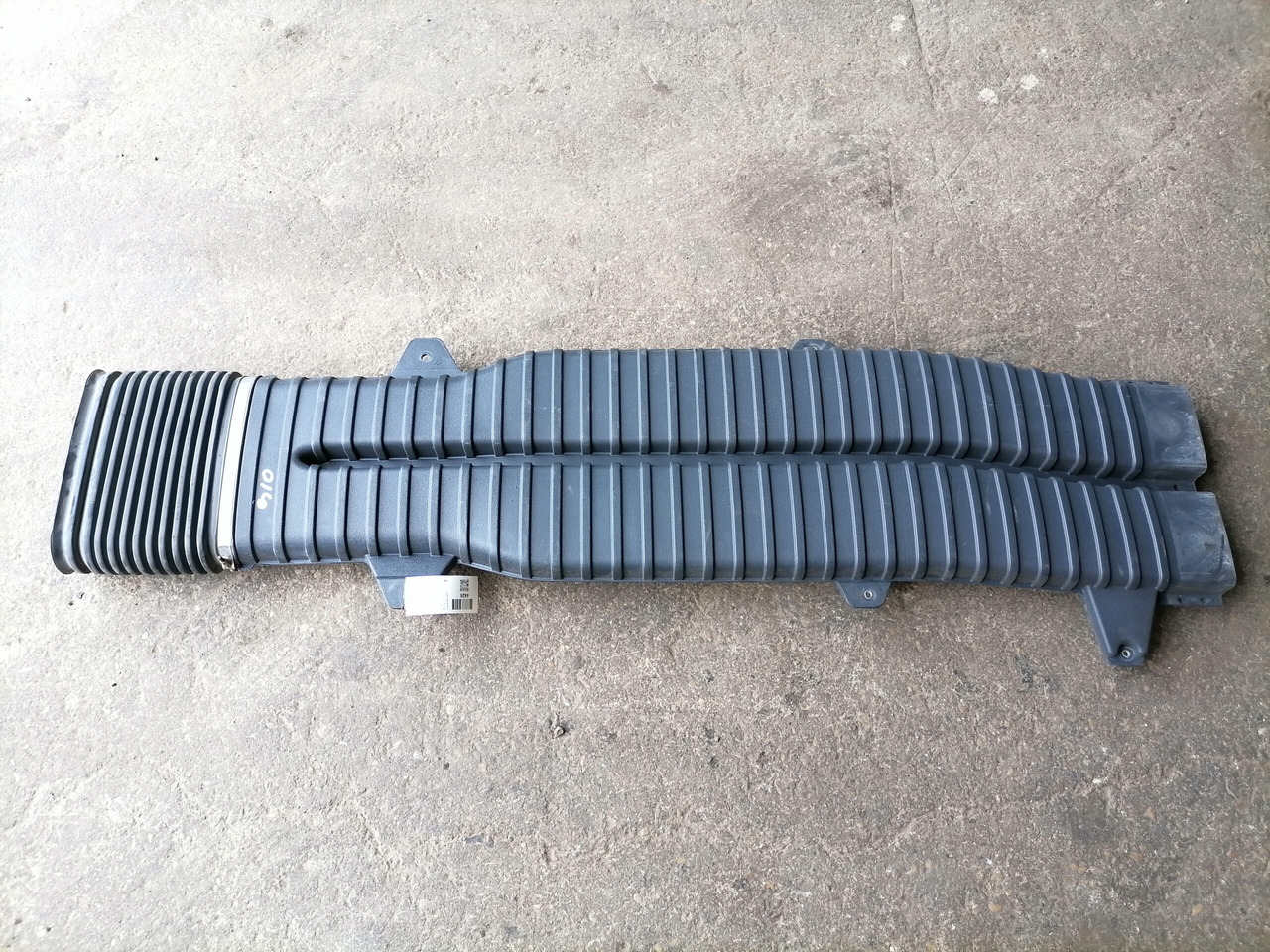 Volvo Air intake 21122123 - Gaisa ieplūdes sistēma - Kravas automašīna: foto 3 Volvo Air intake 21122123 - Gaisa ieplūdes sistēma - Kravas automašīna: foto 3