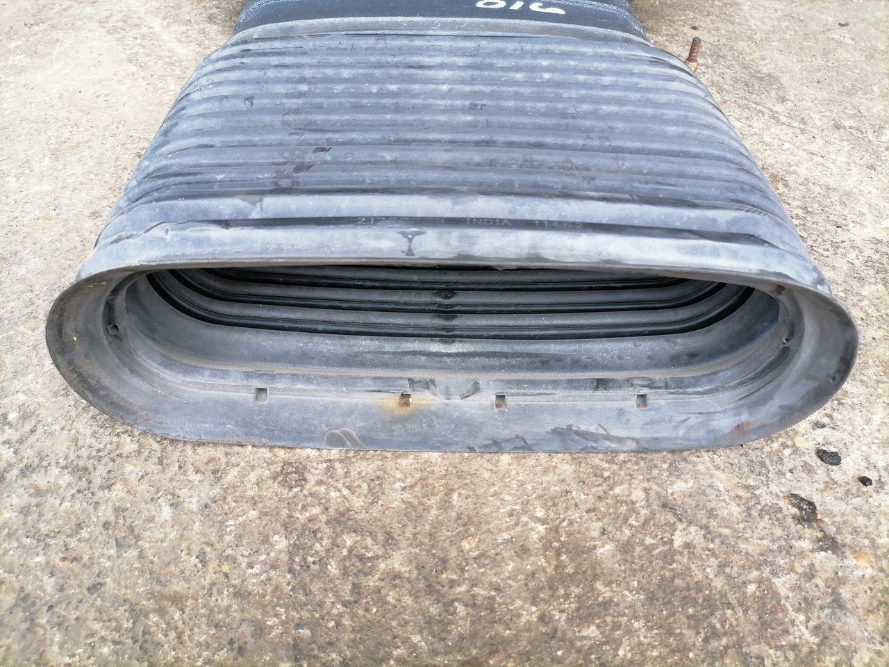 Volvo Air intake 21122123 - Gaisa ieplūdes sistēma - Kravas automašīna: foto 4 Volvo Air intake 21122123 - Gaisa ieplūdes sistēma - Kravas automašīna: foto 4