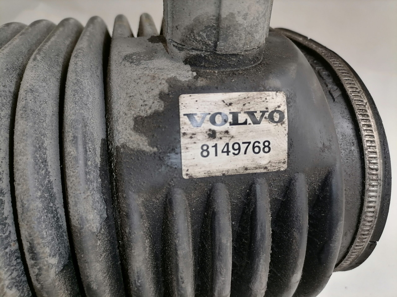 Volvo Air intake 8149768 - Gaisa ieplūdes sistēma - Kravas automašīna: foto 2 Volvo Air intake 8149768 - Gaisa ieplūdes sistēma - Kravas automašīna: foto 2