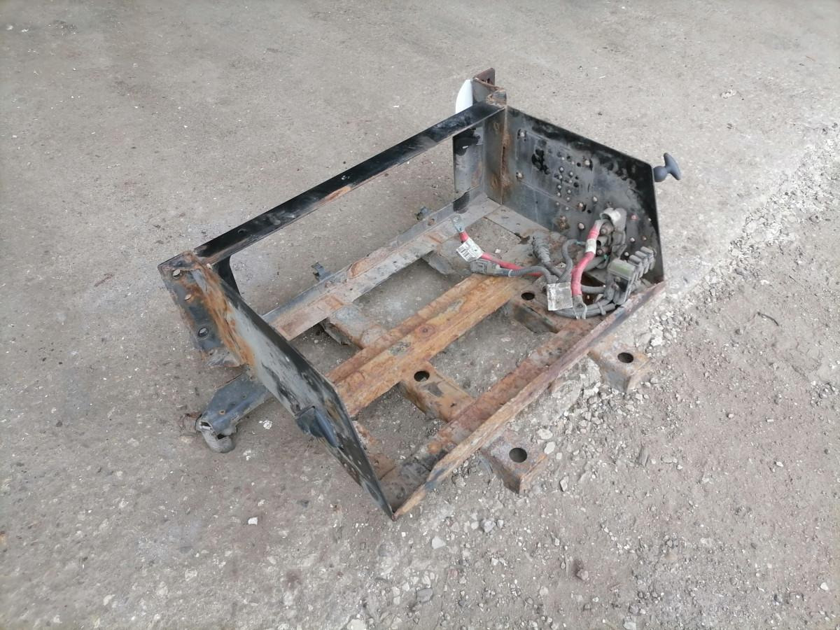 Volvo Battery box 21042654 - Akumulators - Kravas automašīna: foto 2 Volvo Battery box 21042654 - Akumulators - Kravas automašīna: foto 2