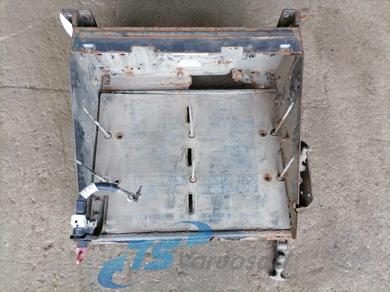 Volvo Battery box 21046415 - Akumulators - Kravas automašīna: foto 2 Volvo Battery box 21046415 - Akumulators - Kravas automašīna: foto 2