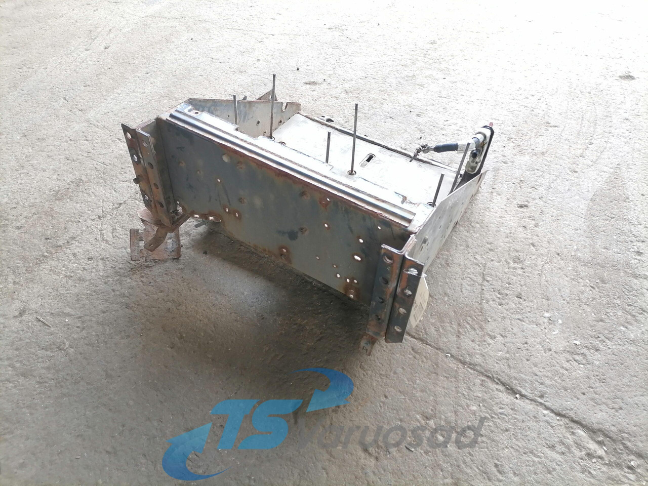 Volvo Battery box 21046415 - Akumulators - Kravas automašīna: foto 3 Volvo Battery box 21046415 - Akumulators - Kravas automašīna: foto 3