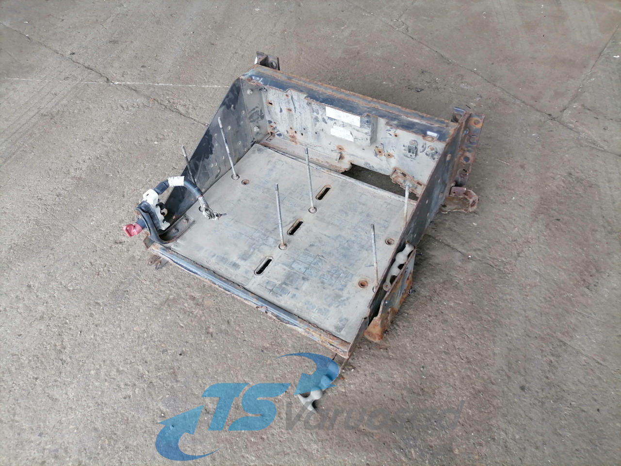 Volvo Battery box 21046415 - Akumulators - Kravas automašīna: foto 1 Volvo Battery box 21046415 - Akumulators - Kravas automašīna: foto 1