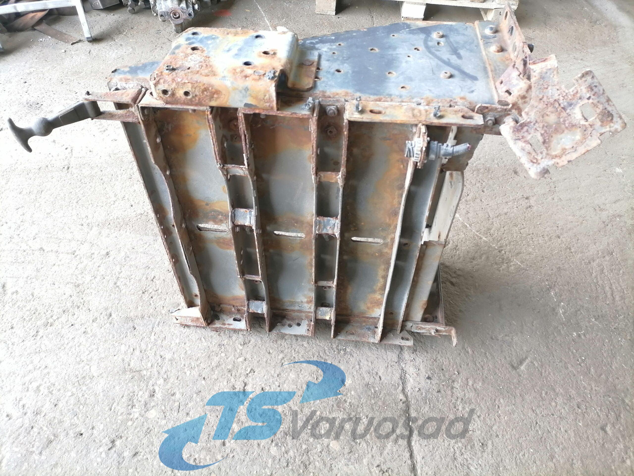 Volvo Battery box 21046415 - Akumulators - Kravas automašīna: foto 4 Volvo Battery box 21046415 - Akumulators - Kravas automašīna: foto 4
