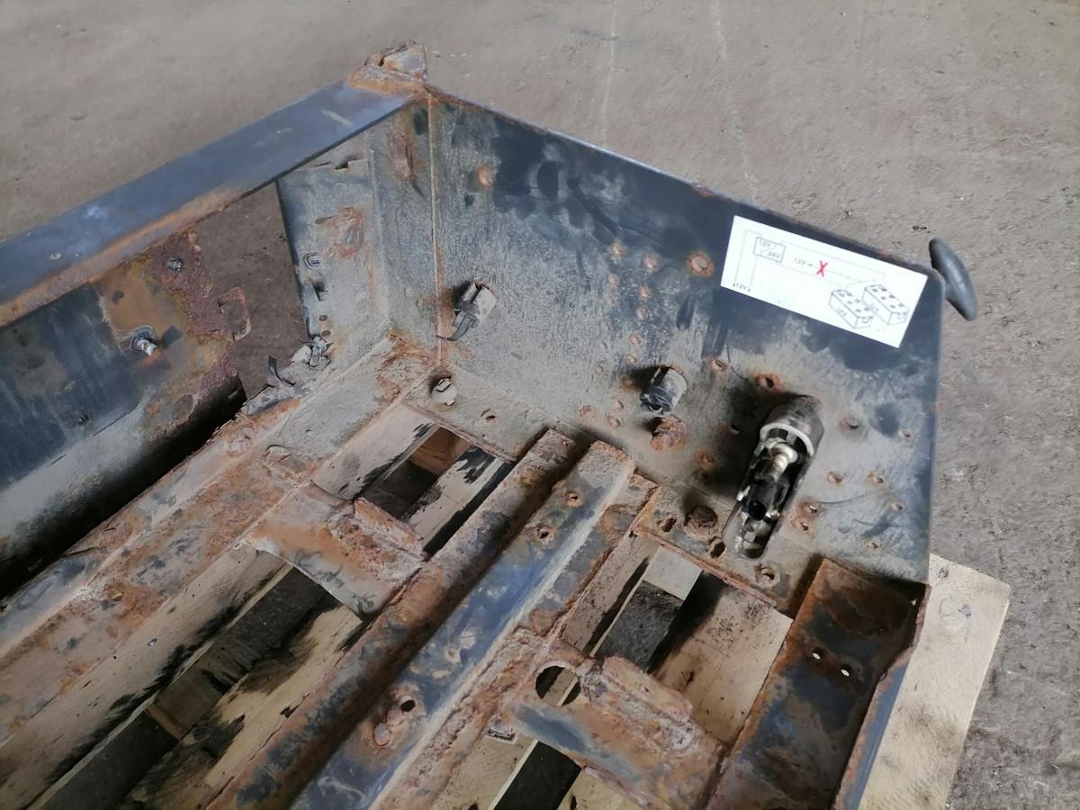 Volvo Battery box 82242298 - Akumulators - Kravas automašīna: foto 4 Volvo Battery box 82242298 - Akumulators - Kravas automašīna: foto 4