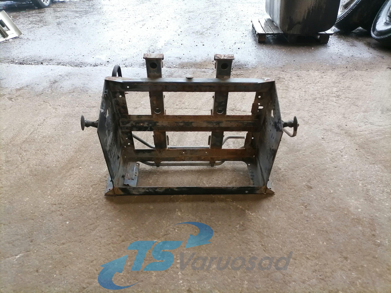 Volvo Battery box 82242391 - Akumulators - Kravas automašīna: foto 1 Volvo Battery box 82242391 - Akumulators - Kravas automašīna: foto 1