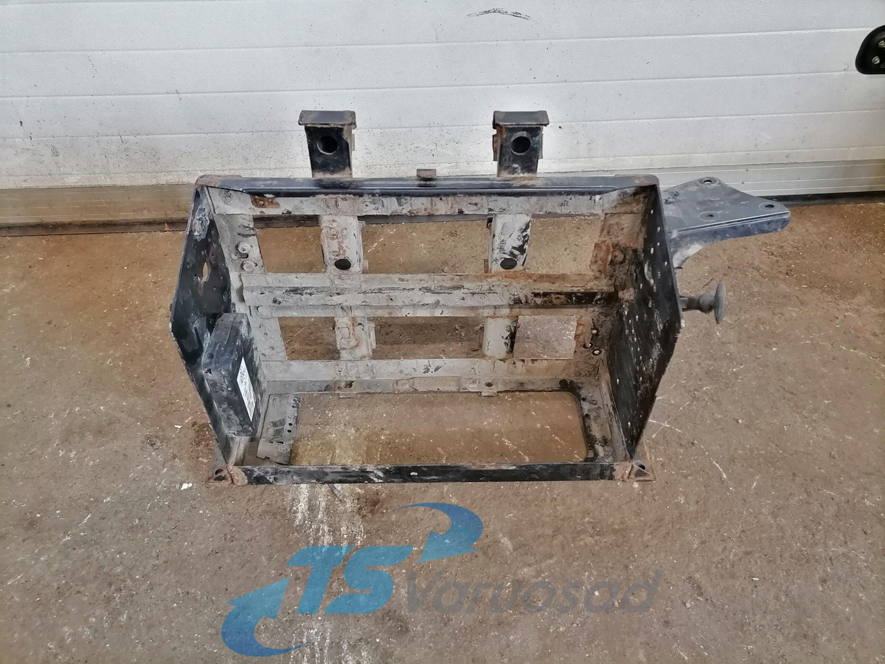 Volvo Battery box 82242391 - Akumulators - Kravas automašīna: foto 1 Volvo Battery box 82242391 - Akumulators - Kravas automašīna: foto 1