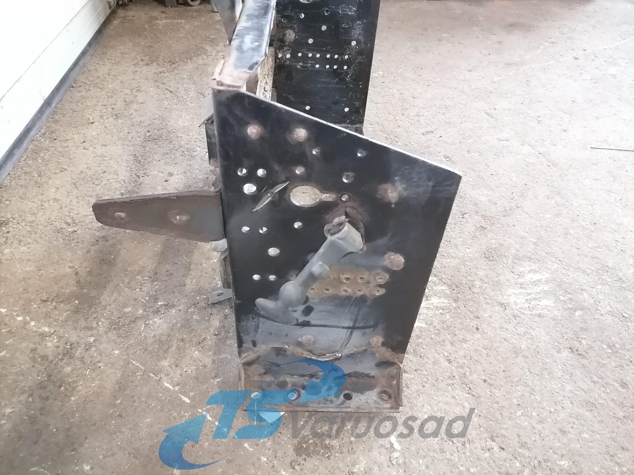 Volvo Battery box 82242391 - Akumulators - Kravas automašīna: foto 3 Volvo Battery box 82242391 - Akumulators - Kravas automašīna: foto 3