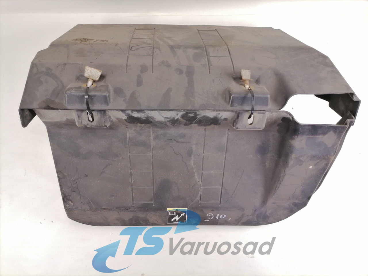 Volvo Battery cover 21924923 - Akumulators - Kravas automašīna: foto 2 Volvo Battery cover 21924923 - Akumulators - Kravas automašīna: foto 2