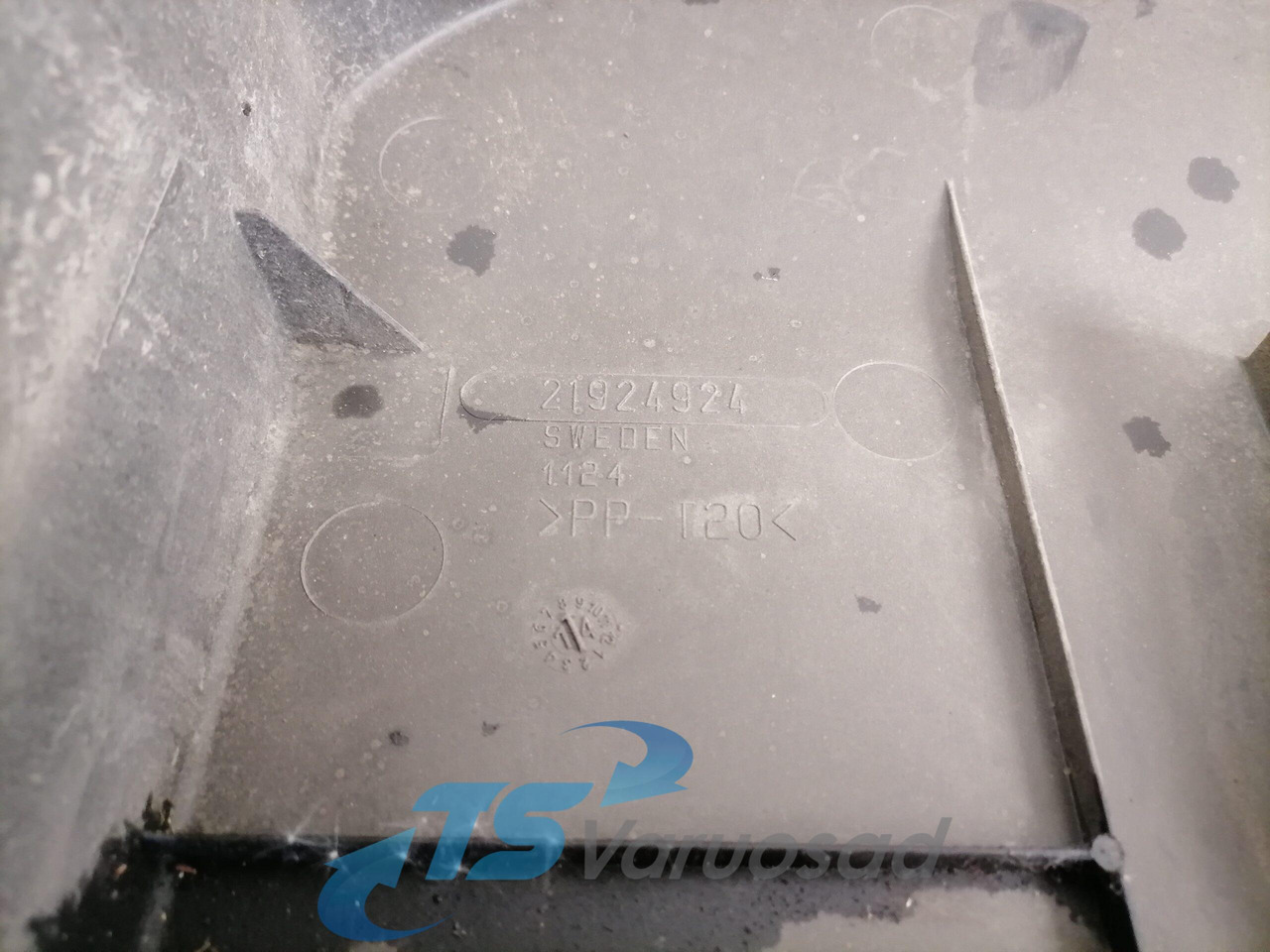 Volvo Battery cover 21924923 - Akumulators - Kravas automašīna: foto 4 Volvo Battery cover 21924923 - Akumulators - Kravas automašīna: foto 4