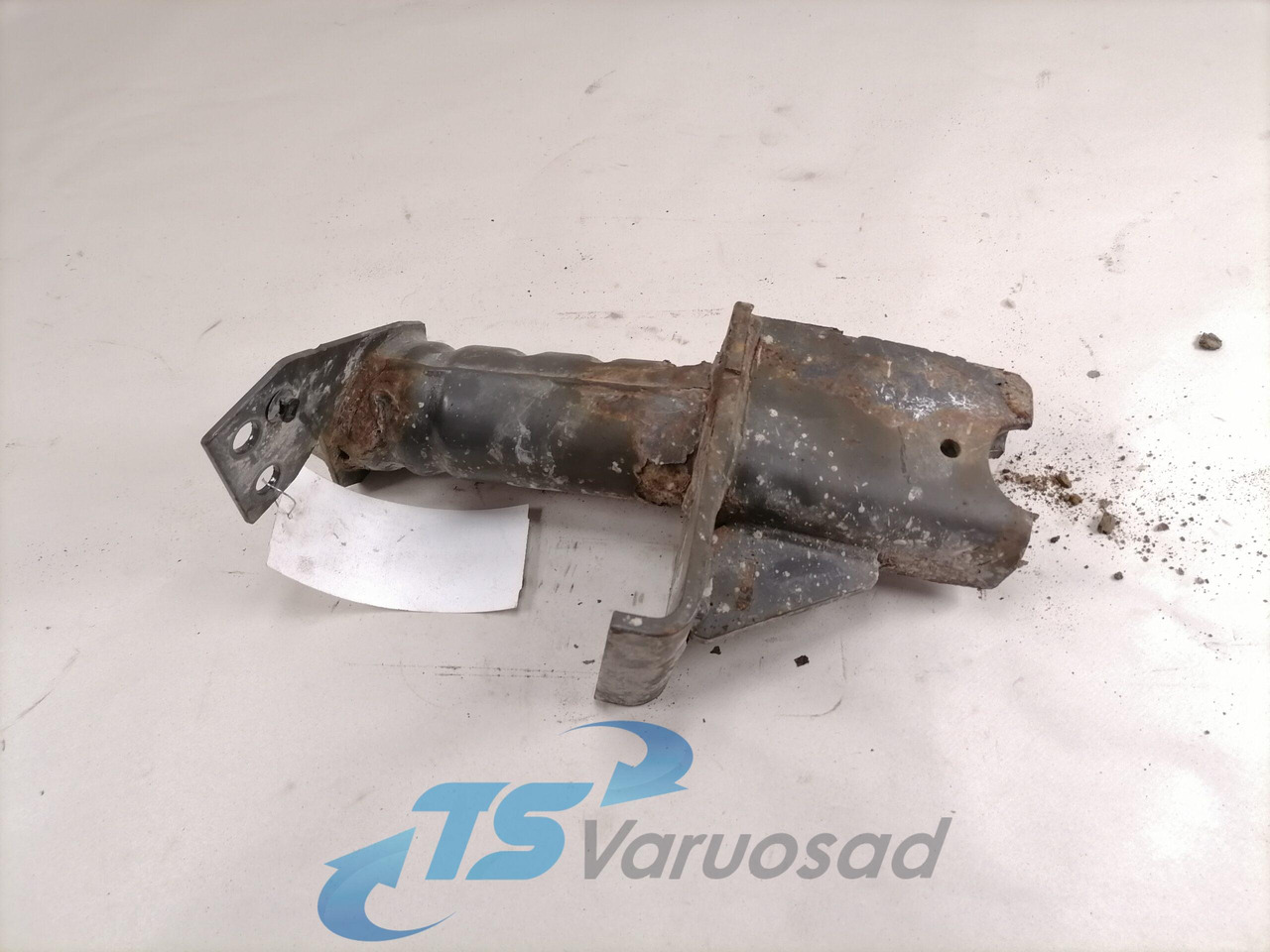 Volvo Bumper bracket 82943981 - Buferis - Kravas automašīna: foto 2 Volvo Bumper bracket 82943981 - Buferis - Kravas automašīna: foto 2