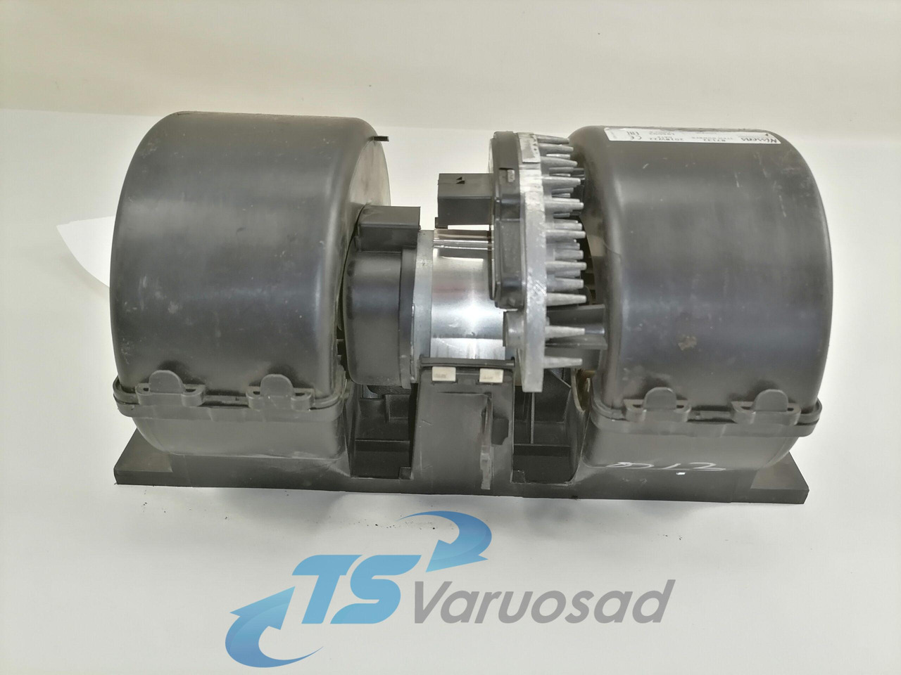 Volvo Cab fan 87132 - Apsilde/ Ventilācija - Kravas automašīna: foto 2 Volvo Cab fan 87132 - Apsilde/ Ventilācija - Kravas automašīna: foto 2
