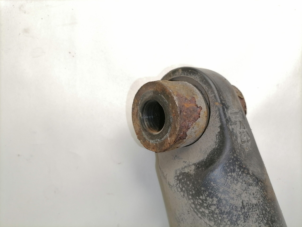 Volvo Cab tilting cylinder 20922303 - Kabīnes piekare - Kravas automašīna: foto 4 Volvo Cab tilting cylinder 20922303 - Kabīnes piekare - Kravas automašīna: foto 4