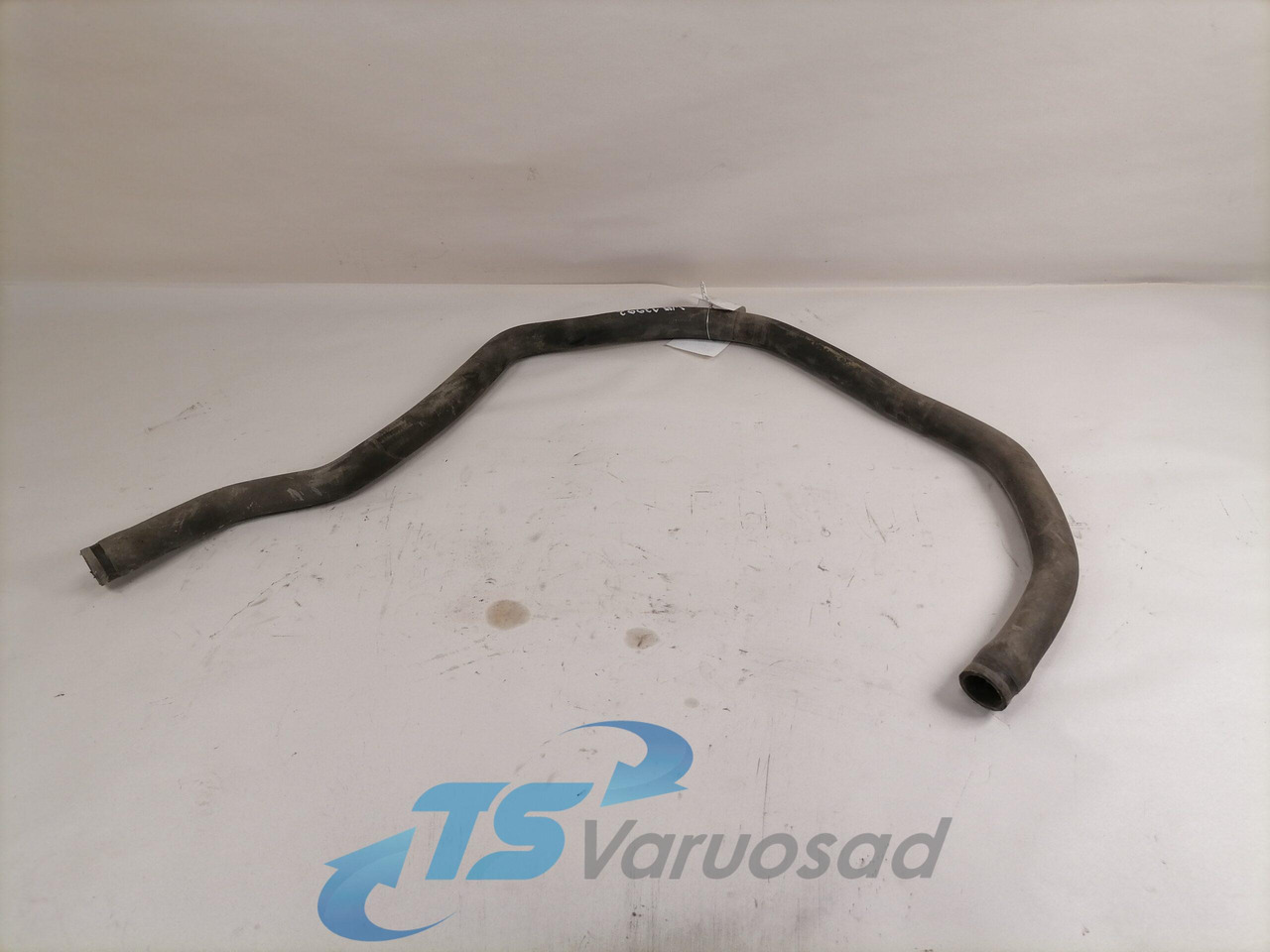 Volvo Cooling pipe 21242536 - Dzesēšanas sistēma - Kravas automašīna: foto 1 Volvo Cooling pipe 21242536 - Dzesēšanas sistēma - Kravas automašīna: foto 1