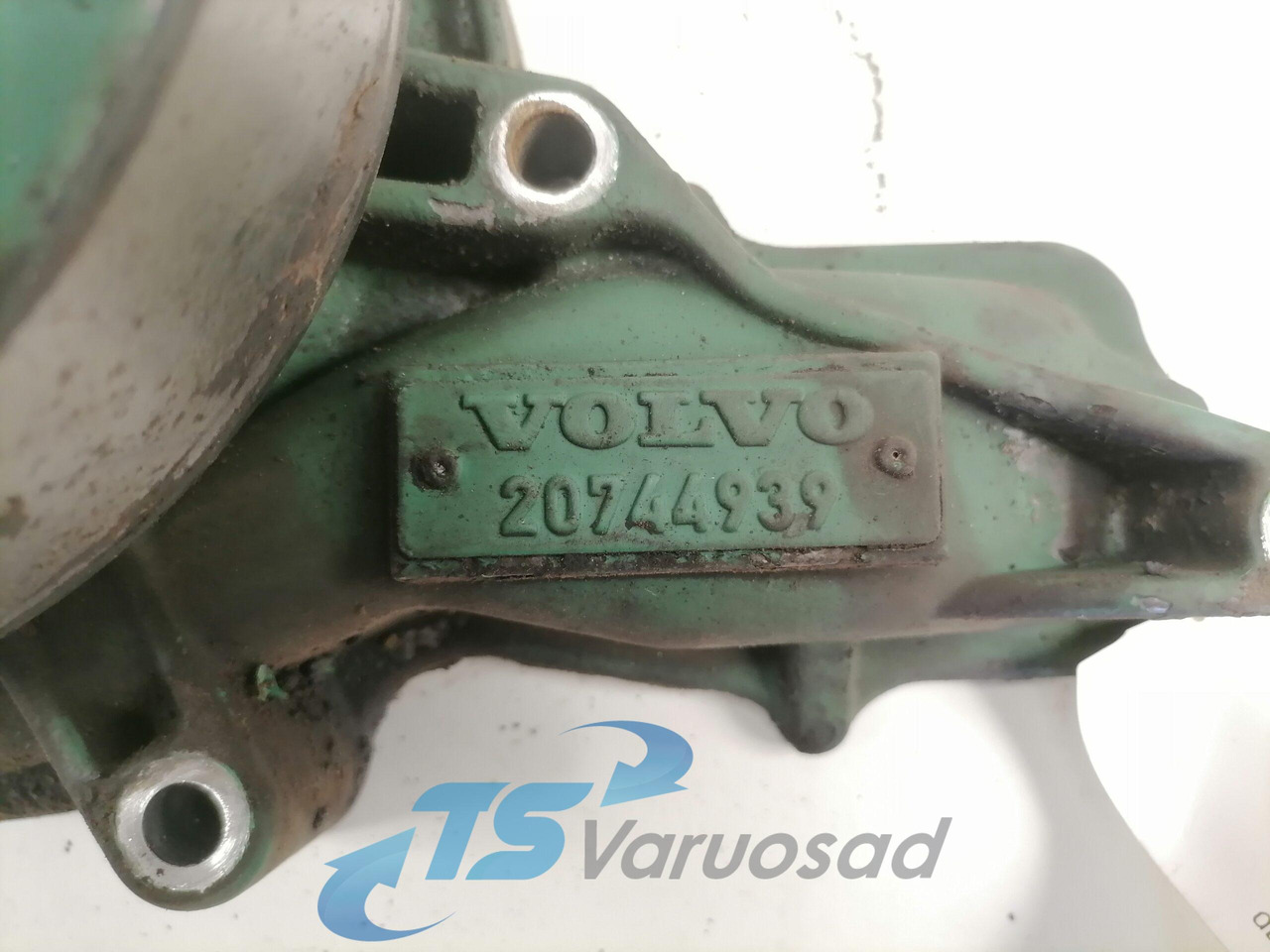 Volvo Cooling pump 20744939 - Dzesēšanas šķidruma sūknis - Kravas automašīna: foto 3 Volvo Cooling pump 20744939 - Dzesēšanas šķidruma sūknis - Kravas automašīna: foto 3