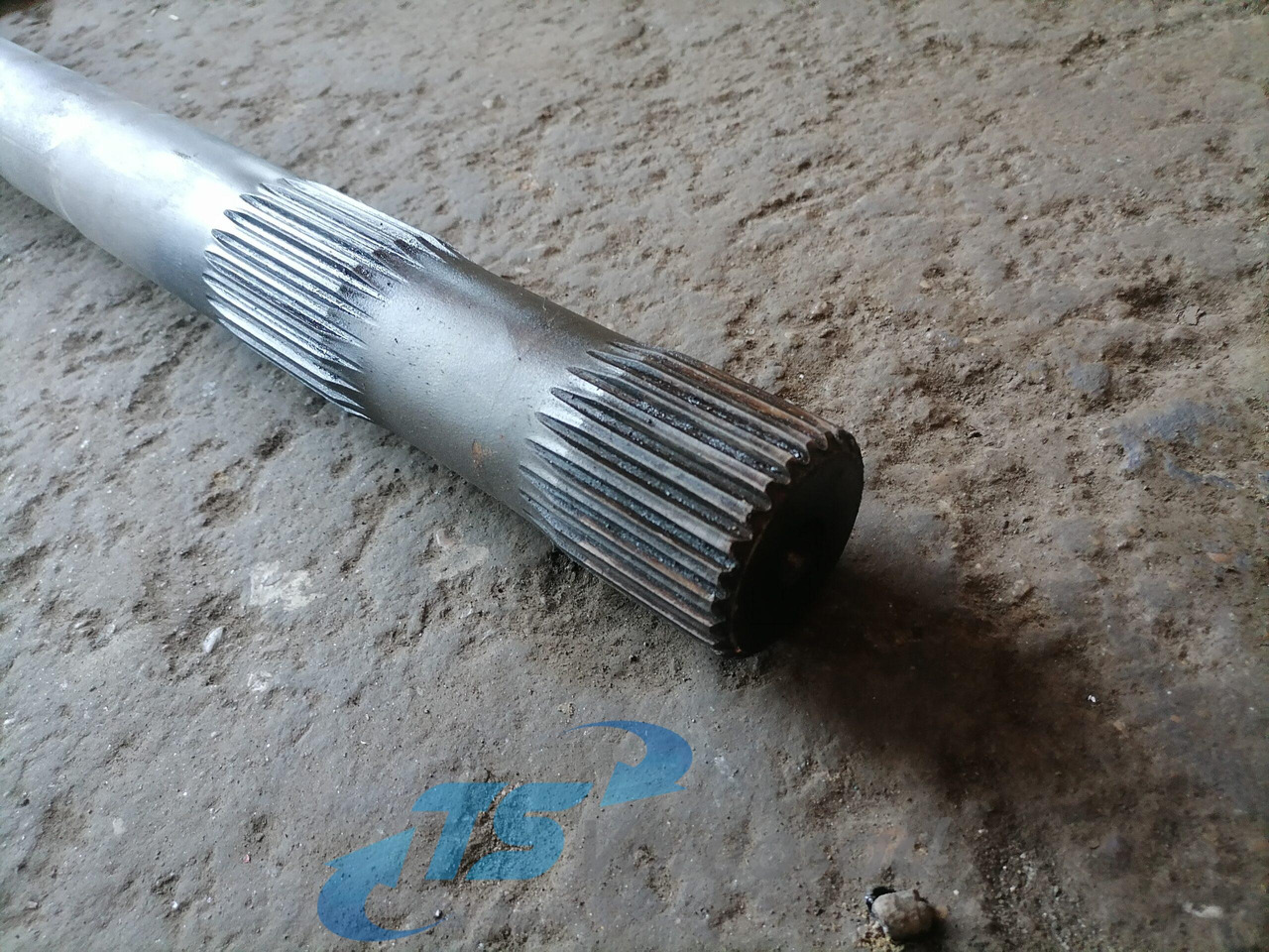 Volvo Drive shaft 1524628 - Pusass - Kravas automašīna: foto 2 Volvo Drive shaft 1524628 - Pusass - Kravas automašīna: foto 2