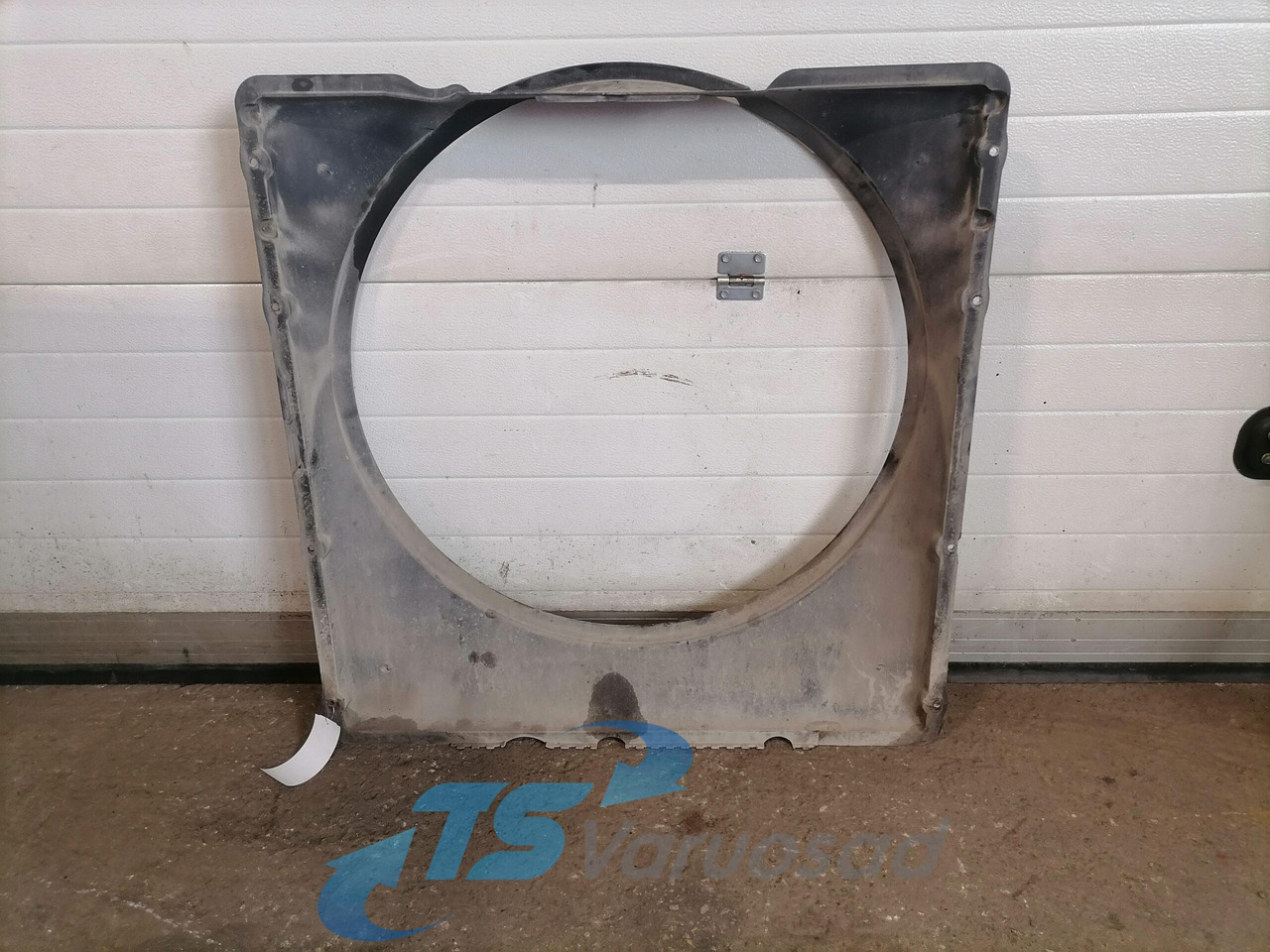 Volvo Fan shroud 20502964 - Radiators - Kravas automašīna: foto 2 Volvo Fan shroud 20502964 - Radiators - Kravas automašīna: foto 2