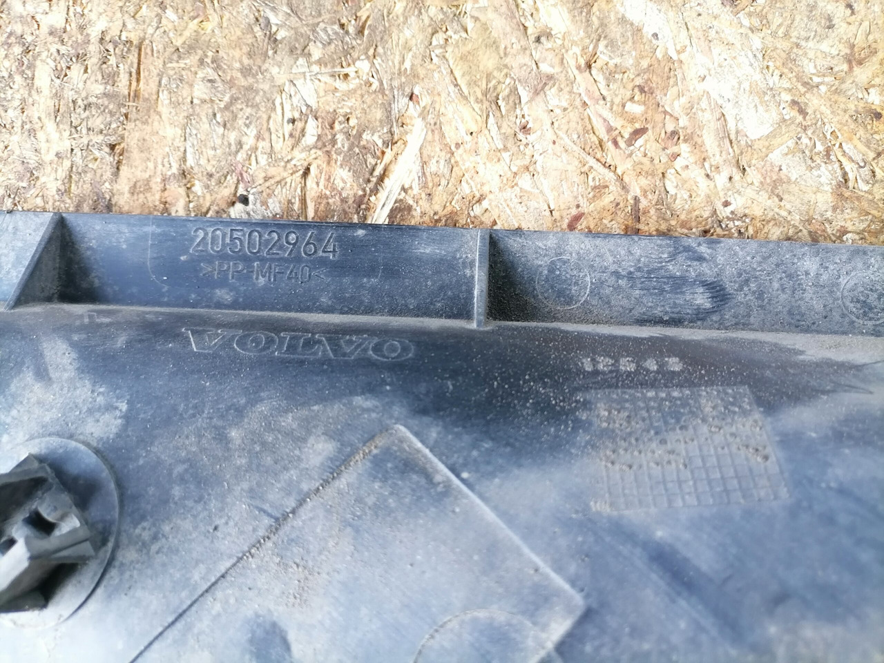 Volvo Fan shroud 20502964 - Radiators - Kravas automašīna: foto 4 Volvo Fan shroud 20502964 - Radiators - Kravas automašīna: foto 4