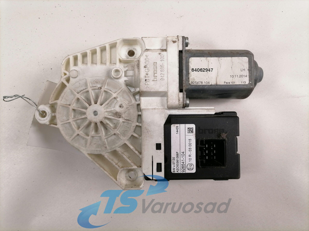Volvo Glass lift 84062947 - Logs un rezerves daļas - Kravas automašīna: foto 3 Volvo Glass lift 84062947 - Logs un rezerves daļas - Kravas automašīna: foto 3