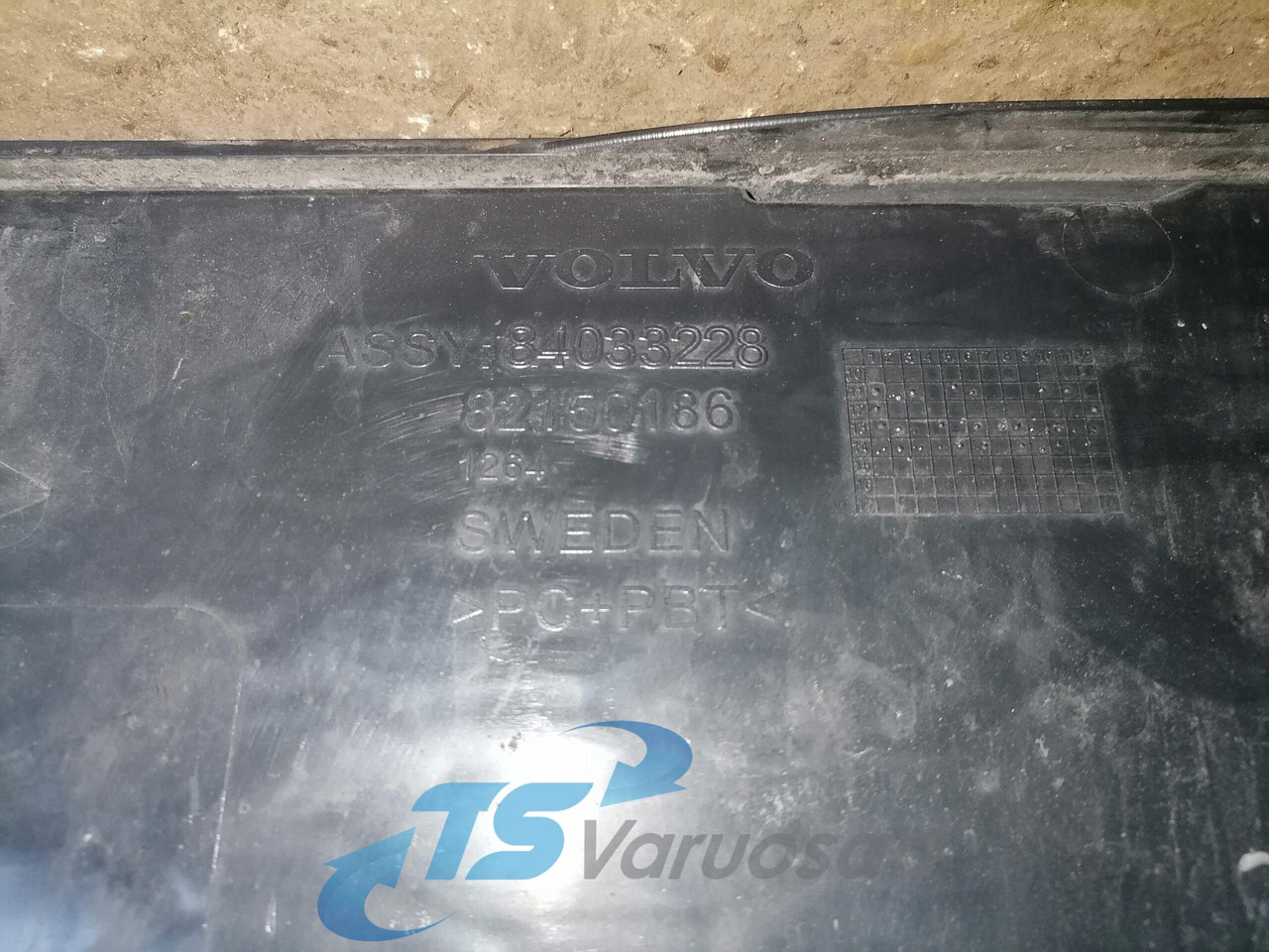 Volvo Grille panel 82150186 - Radiatora reste - Kravas automašīna: foto 2 Volvo Grille panel 82150186 - Radiatora reste - Kravas automašīna: foto 2